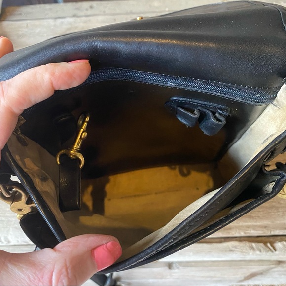 Vintage Brahmin Black Leather Crossbody Bag - Picture 7 of 15